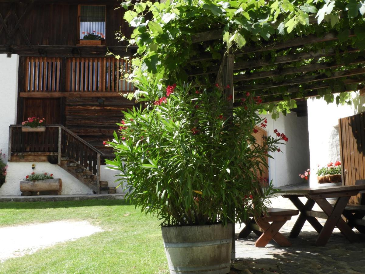 Strasserhof Tenuta-Weingut Vahrn Exterior photo